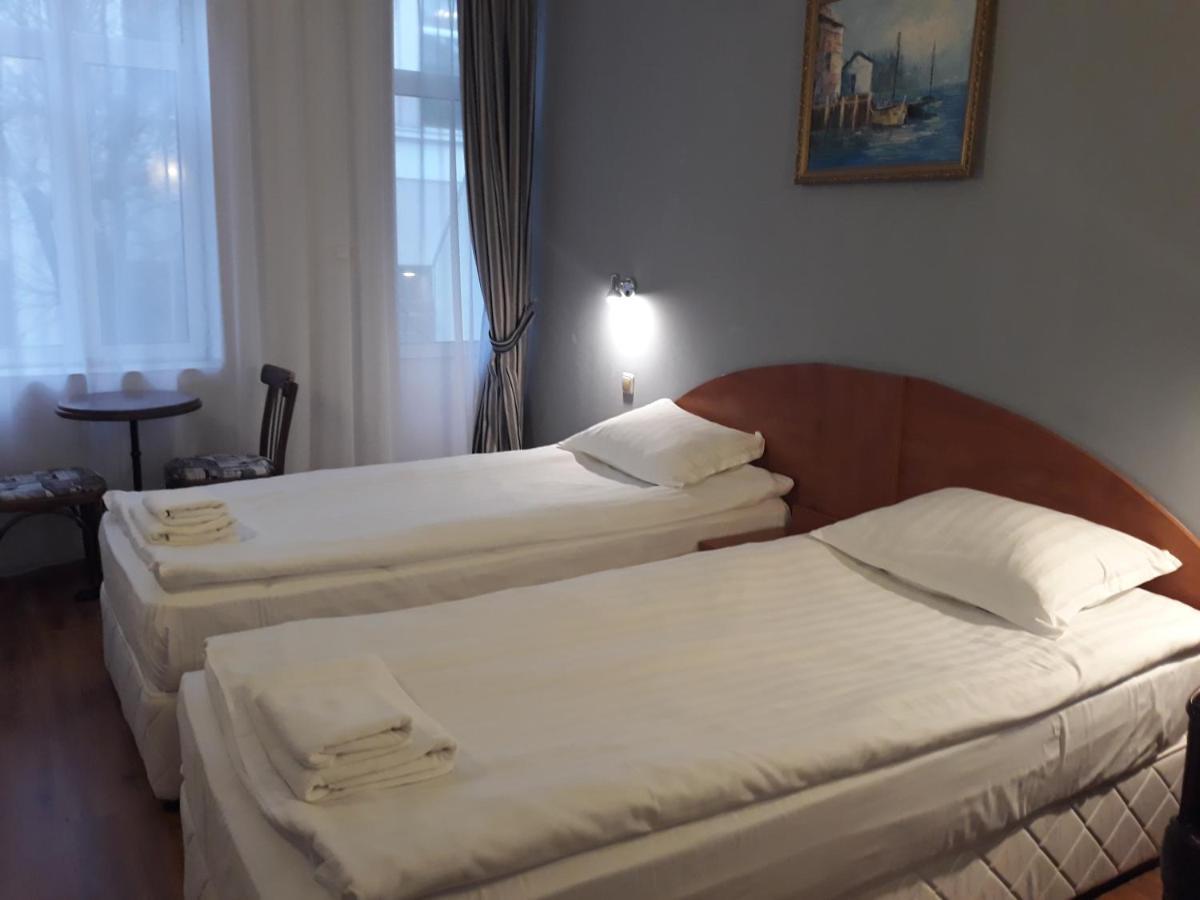 Three Dolphins Hotel With Rooftop Terracе Варна Экстерьер фото